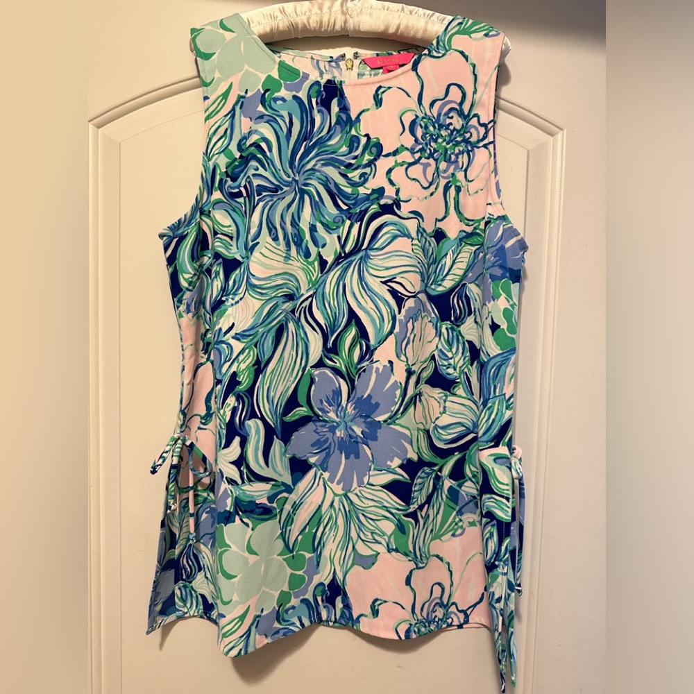 Lilly women’s top